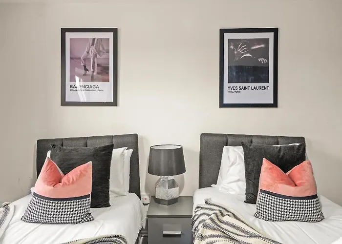 Stylish Penthouse - Private Rooftop Apartment Bristol