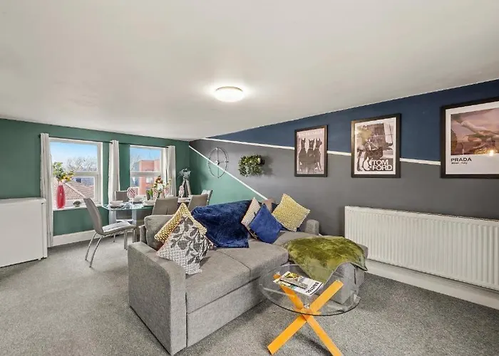 Stylish Penthouse - Private Rooftop Apartment Bristol