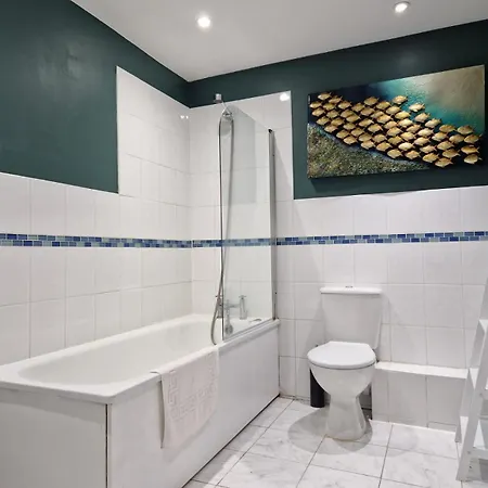 Stylish Penthouse - Private Rooftop بريستول
